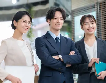 オフィスで働く社員